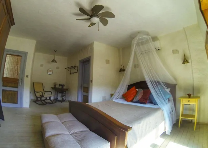 Leo Serenes Отель