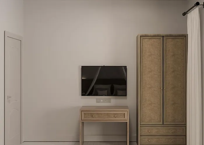 Отель Leo Serenes